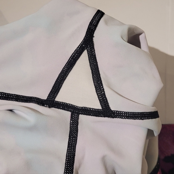 Lululemon Wunder Under Crop III/ Leggings/ Midnight Bloom/size 8 EUC - Picture 9 of 11